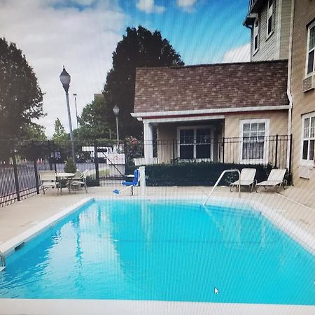 Hawthorn Suites By Wyndham Louisville North Джеферсънвил Екстериор снимка