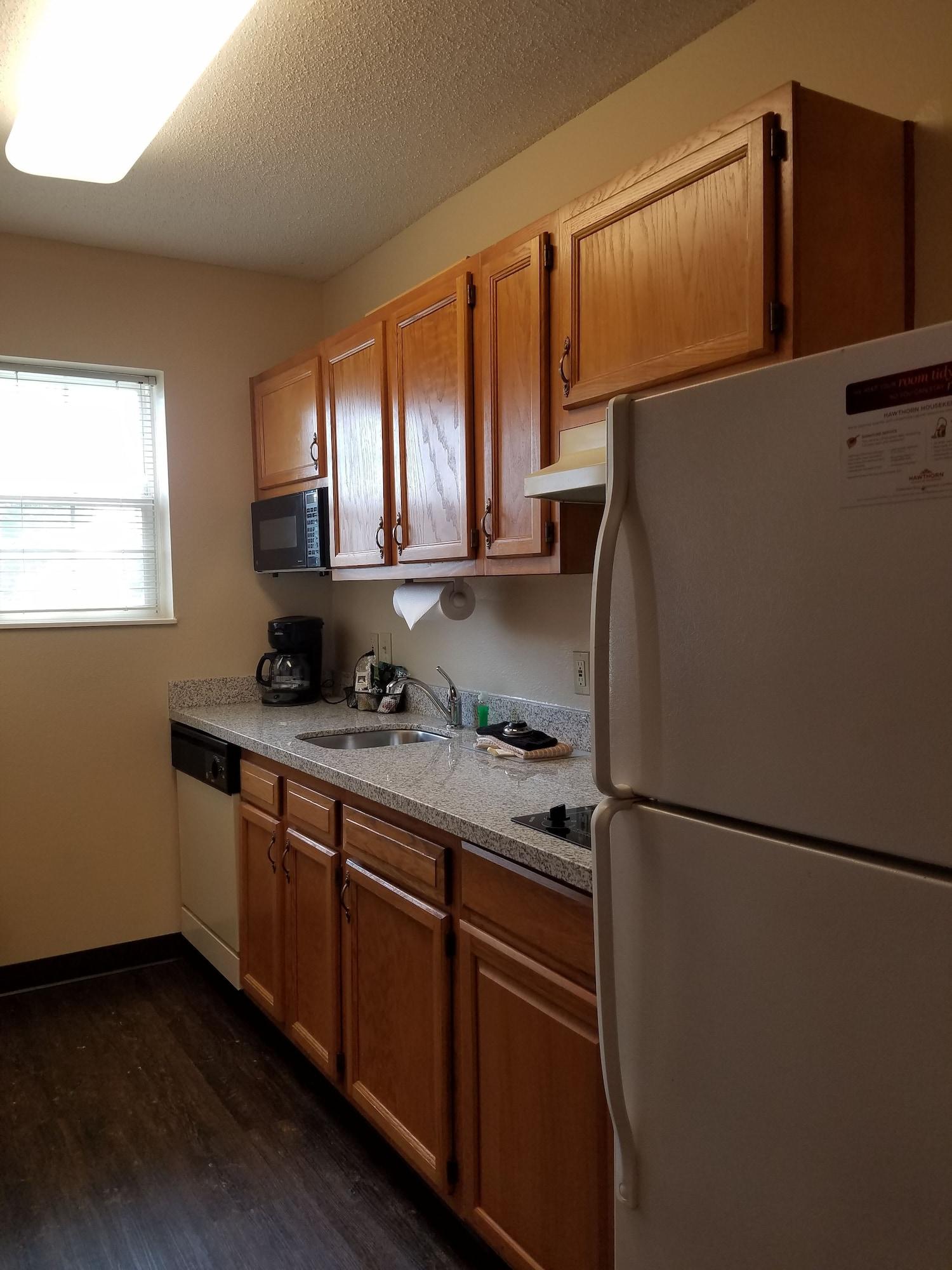 Hawthorn Suites By Wyndham Louisville North Джеферсънвил Екстериор снимка