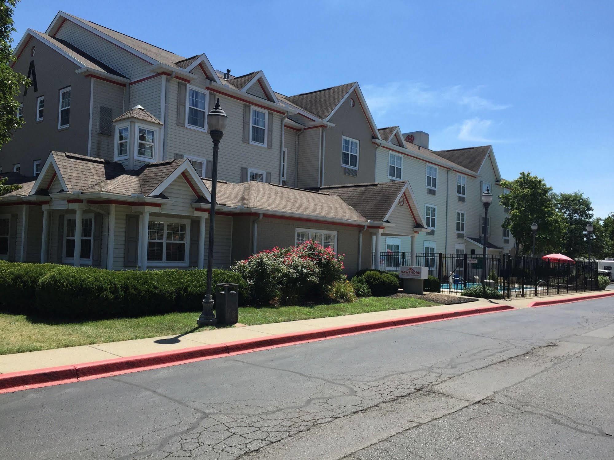 Hawthorn Suites By Wyndham Louisville North Джеферсънвил Екстериор снимка