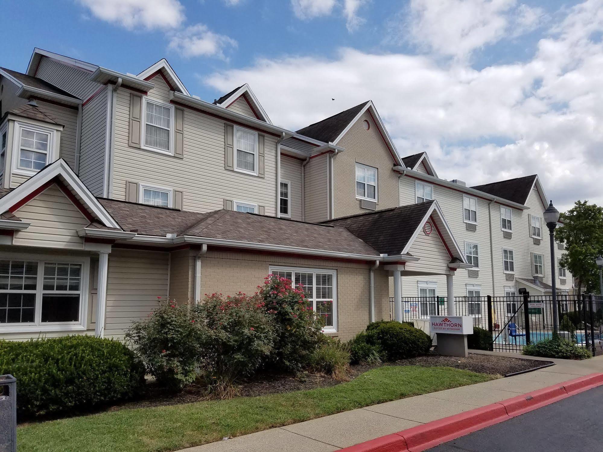Hawthorn Suites By Wyndham Louisville North Джеферсънвил Екстериор снимка