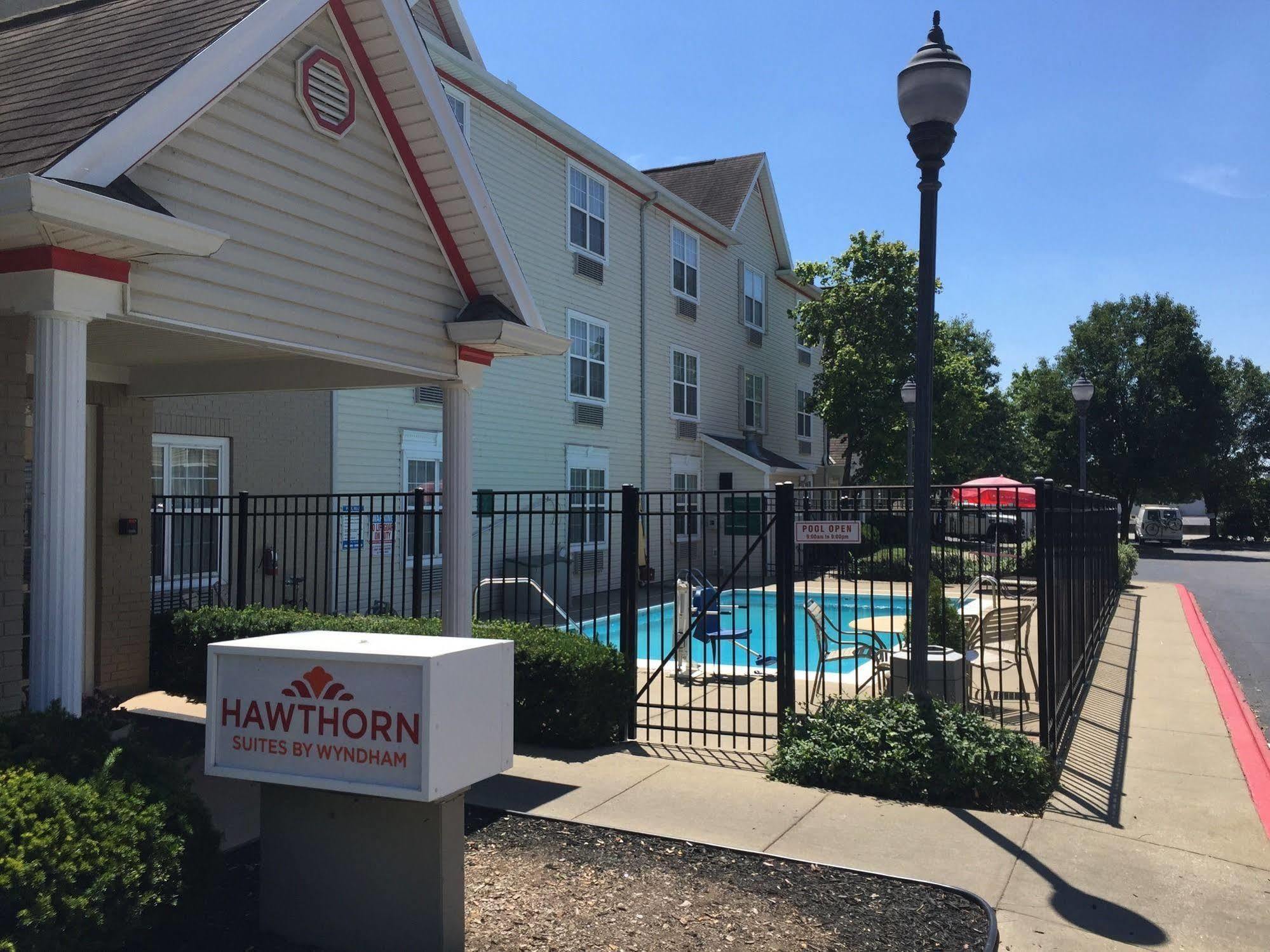 Hawthorn Suites By Wyndham Louisville North Джеферсънвил Екстериор снимка