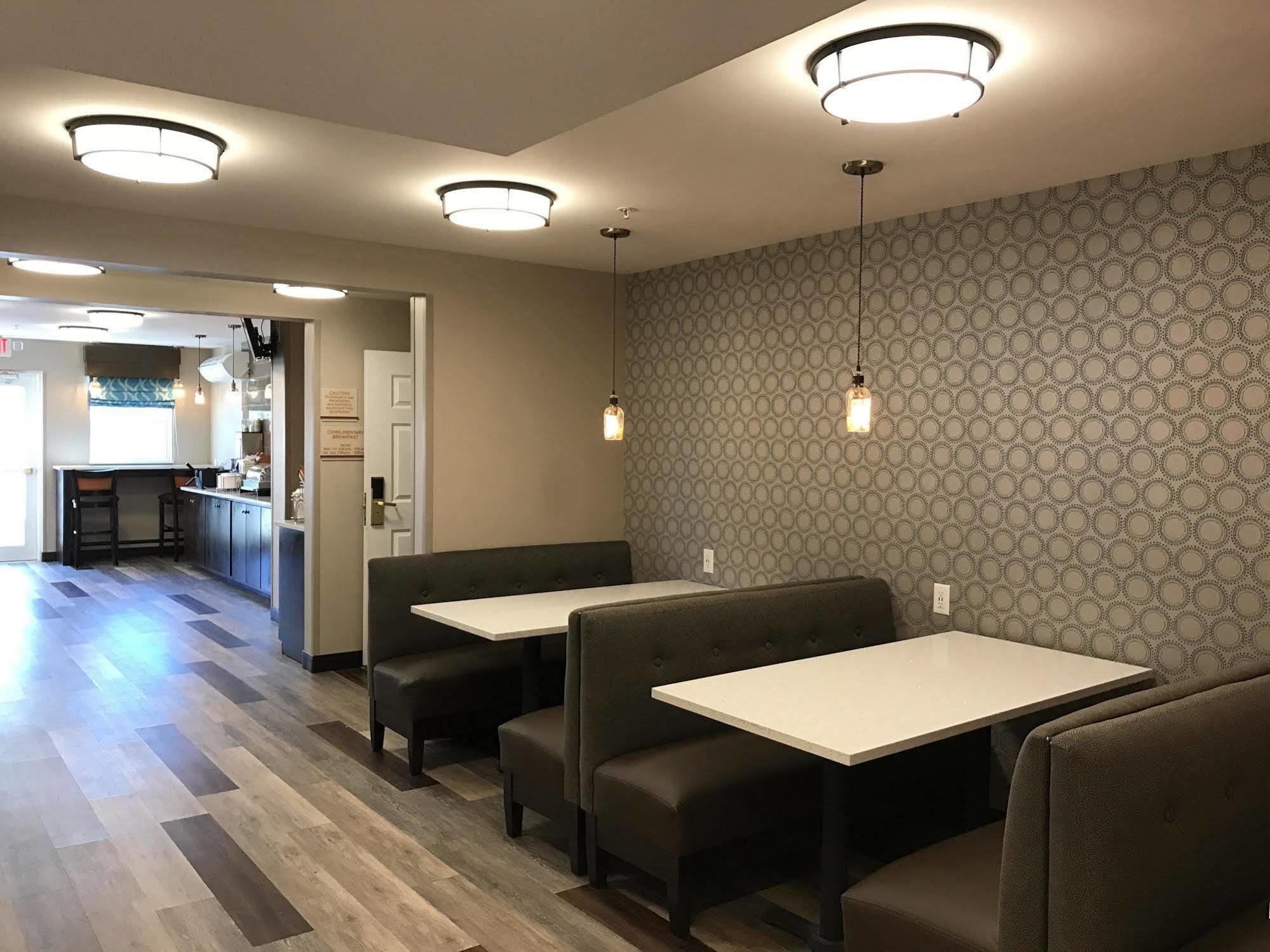 Hawthorn Suites By Wyndham Louisville North Джеферсънвил Екстериор снимка