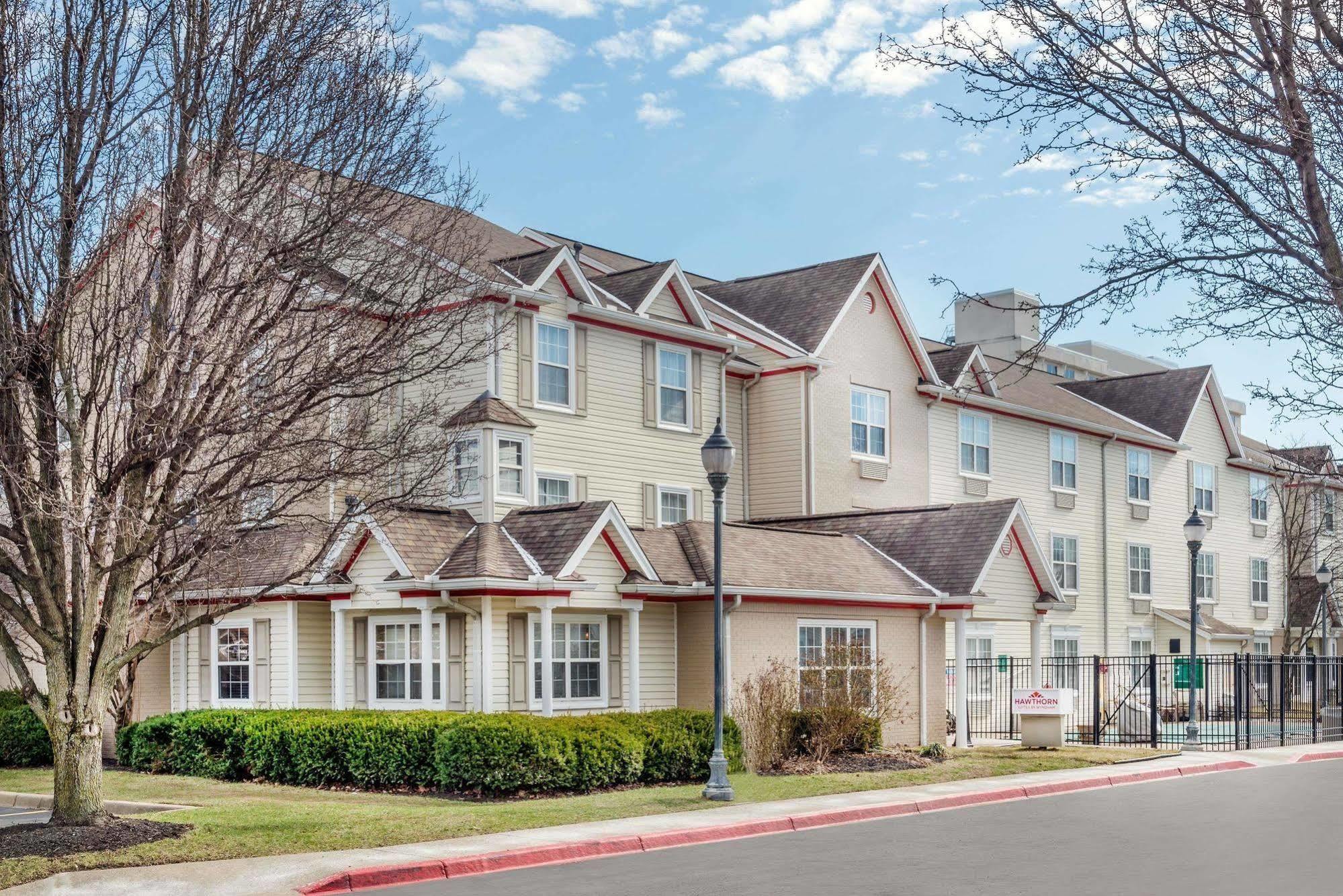Hawthorn Suites By Wyndham Louisville North Джеферсънвил Екстериор снимка
