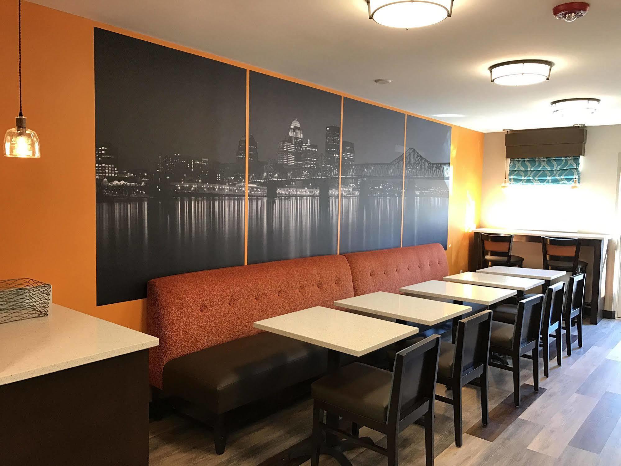 Hawthorn Suites By Wyndham Louisville North Джеферсънвил Екстериор снимка