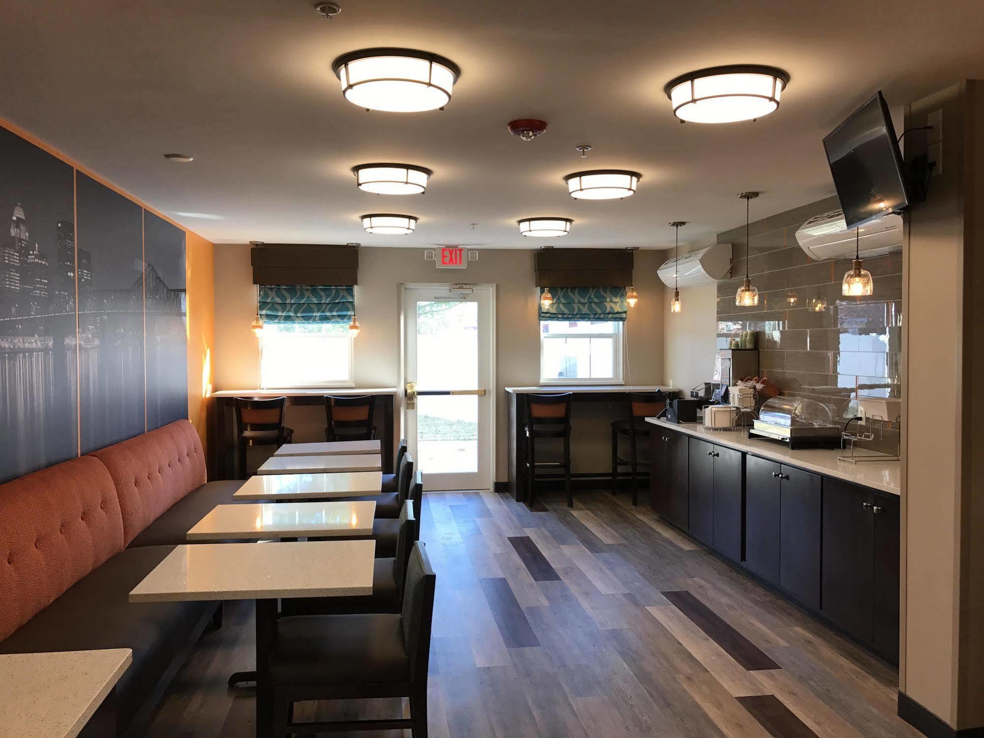 Hawthorn Suites By Wyndham Louisville North Джеферсънвил Екстериор снимка